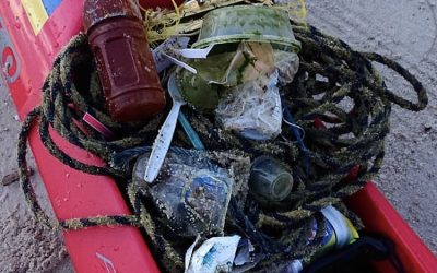 THE TRASH PADDLER MAKING WAVES FOR A VITAL CAUSE