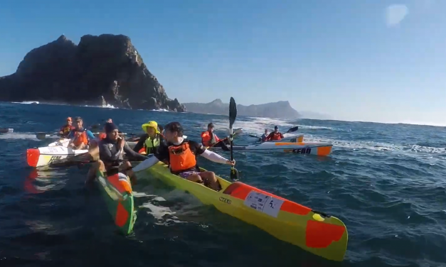 PADDLING AROUND THE PICTURESQUE CAPE POINT